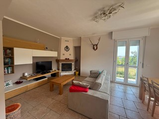 Quadrilocale in Affitto a Viano, 650&euro;, 163 m²