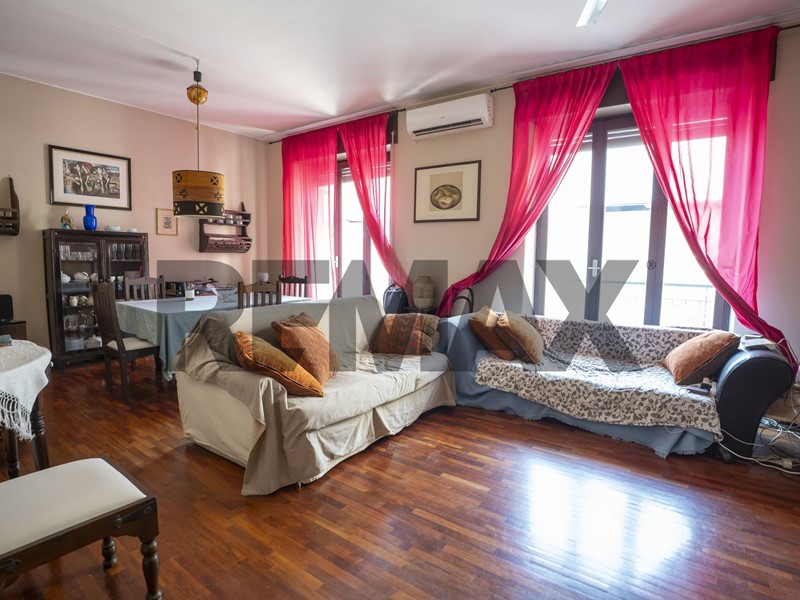 Appartamento in Vendita a Catania, 148'000&euro;, 166 m²