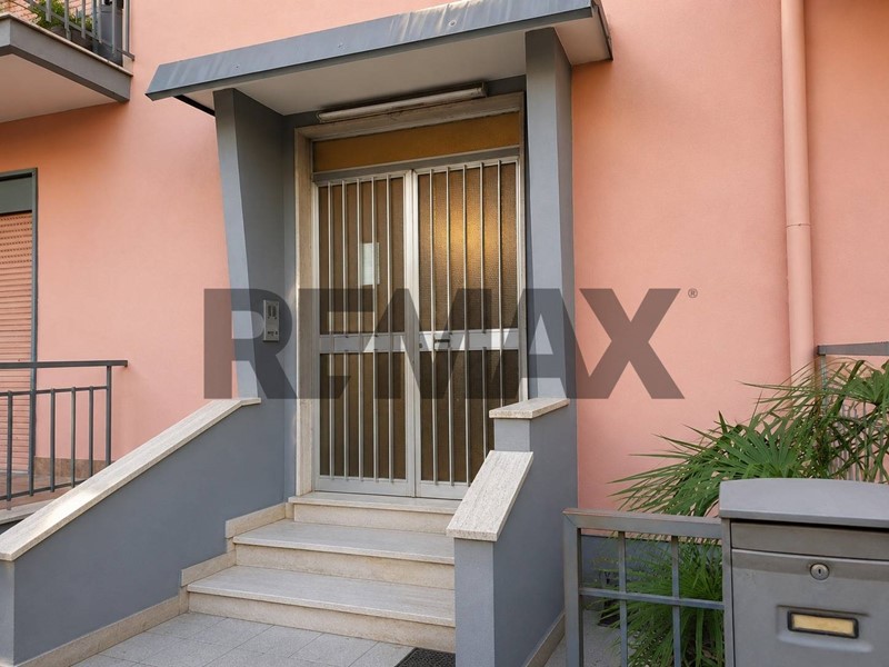 Appartamento in Vendita a Riposto, 90'000&euro;, 139 m²