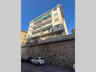 Appartamento in Vendita a Genova, 105'000&euro;, 100 m²