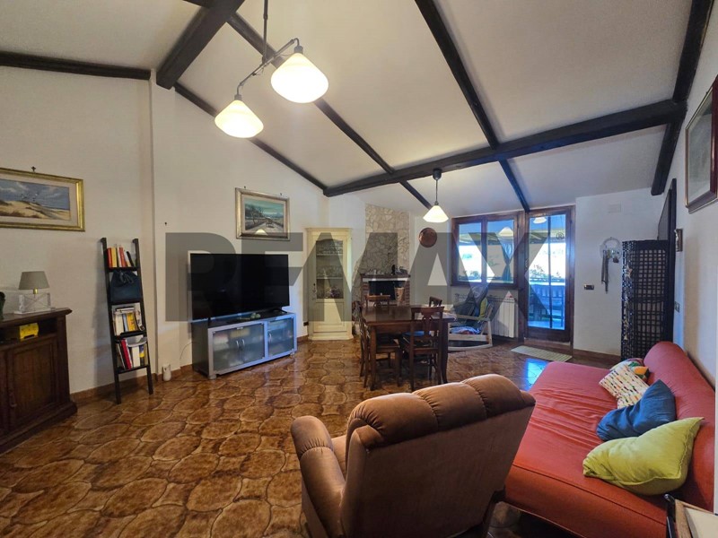 Attico in Vendita a Roma, 258'000&euro;, 100 m²