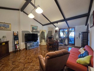 Attico in Vendita a Roma, 258'000&euro;, 100 m²