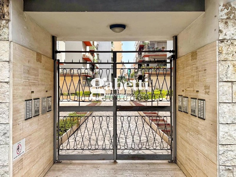 Bilocale in Vendita a Roma, 209'000&euro;, 64 m²