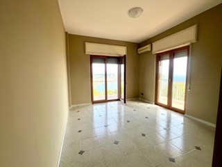Quadrilocale in Affitto a Pozzuoli, 3'000&euro;, 120 m², arredato