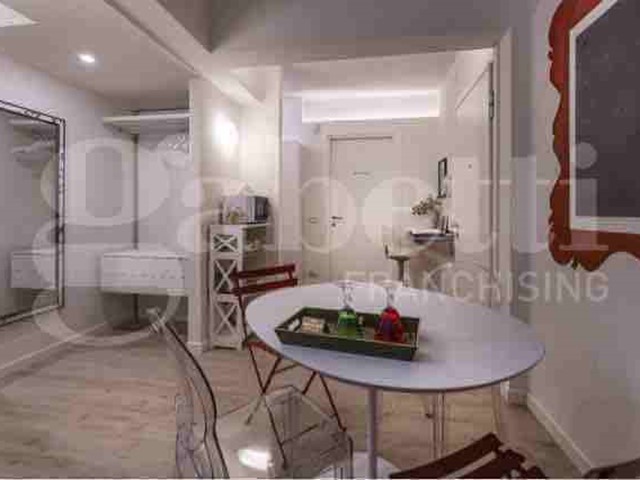 Bilocale in Vendita a Verona, 250'000&euro;, 60 m², arredato