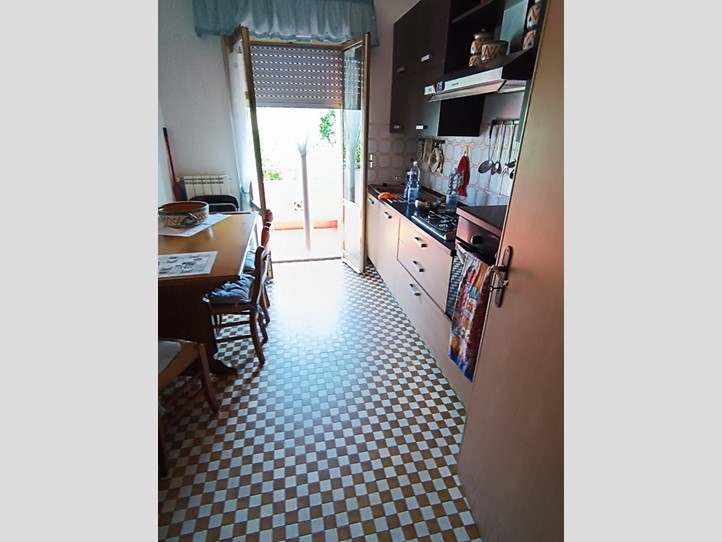 Quadrilocale in Vendita a Castelnuovo Magra, 170'000&euro;, 80 m², con Box