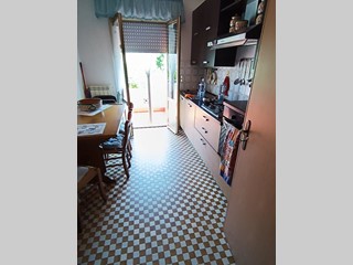 Quadrilocale in Vendita a Castelnuovo Magra, 170'000&euro;, 80 m², con Box