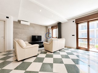 Appartamento in Vendita a Catanzaro, zona Catanzaro Lido, 295'000&euro;, 169 m²