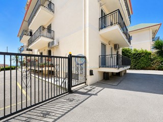 Appartamento in Vendita a Catanzaro, zona Catanzaro Lido, 295'000&euro;, 169 m²