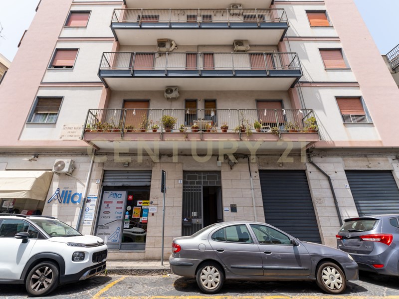 Appartamento in Vendita a Misterbianco, 109'000&euro;, 190 m²