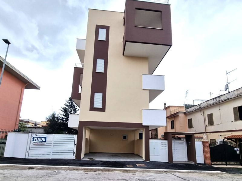 Trilocale in Vendita a Aprilia, 250'000&euro;, 95 m², arredato