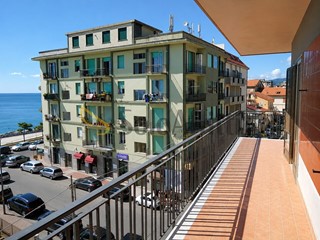 Quadrilocale in Affitto a Catanzaro, zona Lido Corso, 2'000&euro;, 150 m², arredato