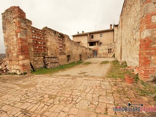 Quadrilocale in Vendita a Monteriggioni, 45'000&euro;, 153 m²