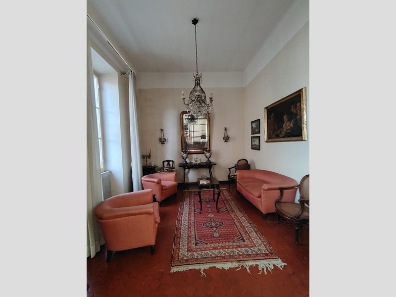 Appartamento in Vendita a Carrara, 230'000&euro;, 220 m²