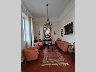 Appartamento in Vendita a Carrara, 230'000&euro;, 220 m²