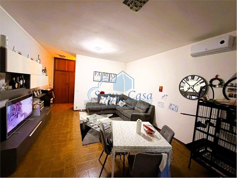 Quadrilocale in Vendita a Luni, zona Luni Mare, 135'000&euro;, 90 m², arredato