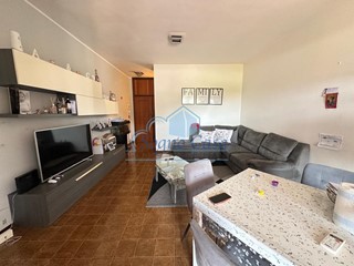 Quadrilocale in Vendita a Luni, zona Luni Mare, 135'000&euro;, 90 m², arredato