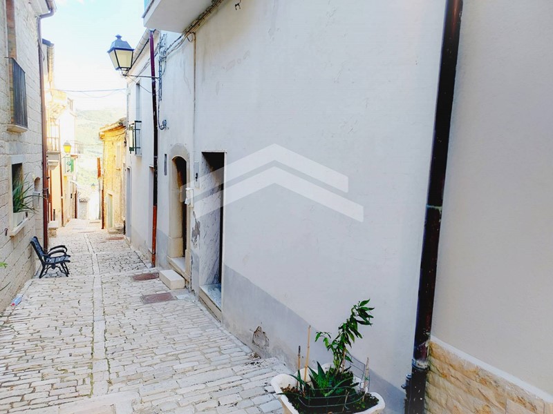 Quadrilocale in Vendita a Guardialfiera, 35'000&euro;, 100 m²