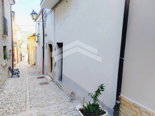 Quadrilocale in Vendita a Guardialfiera, 35'000&euro;, 100 m²