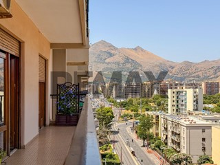 Appartamento in Vendita a Palermo, 480'000&euro;, 239 m²