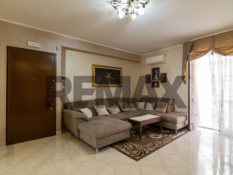 Trilocale in Vendita a Aci Catena, 107'000&euro;, 100 m²