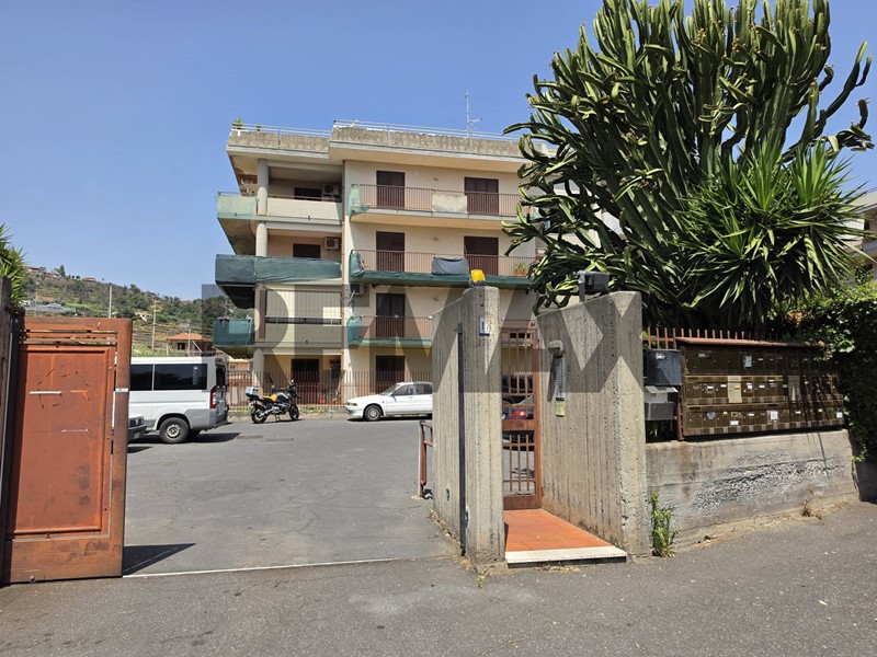 Quadrilocale in Vendita a Aci Catena, 169'000&euro;, 155 m²