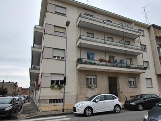 Trilocale in Vendita a Vercelli, 85'000&euro;, 90 m²