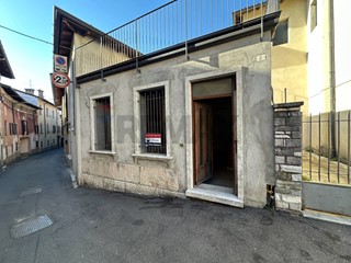Appartamento in Vendita a Viggiù, 150'000&euro;, 145 m²