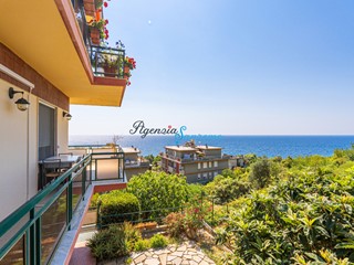 Trilocale in Vendita a Sanremo, 319'000&euro;, 91 m²