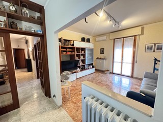 Appartamento in Vendita a Vaiano, 195'000&euro;, 158 m², con Box