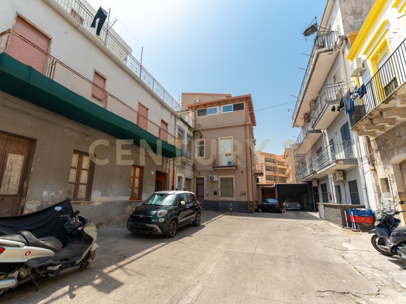 Trilocale in Vendita a Catania, 95'000&euro;, 77 m²