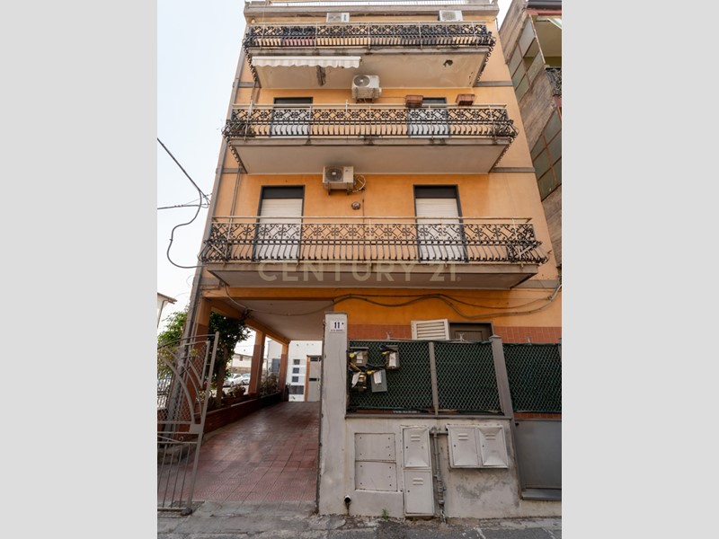 Appartamento in Vendita a Catania, 110'000&euro;, 126 m², arredato