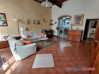 Appartamento in Vendita a Colle di Val D'Elsa, 200'000&euro;, 250 m²