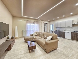 Quadrilocale in Vendita a Massa, 345'000&euro;, 95 m², arredato