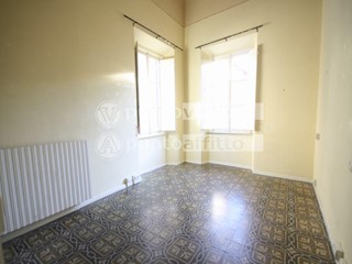 Appartamento in Affitto a Lucca, 1'200&euro;, 130 m², arredato