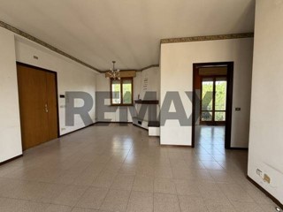 Trilocale in Vendita a Falconara Marittima, 110'000&euro;, 104 m²