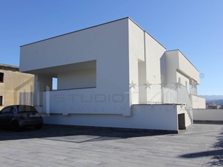 Appartamento in Vendita a Cosenza, 360'000&euro;, 160 m²