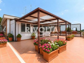 Attico in Vendita a Roma, 980'000&euro;, 200 m²