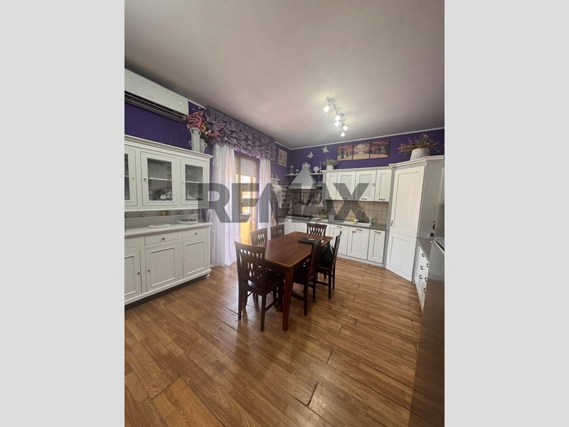 Appartamento in Vendita a Siracusa, 105'000&euro;, 147 m²