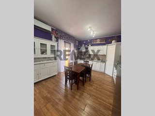 Appartamento in Vendita a Siracusa, 105'000&euro;, 147 m²