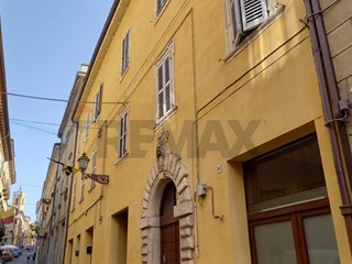 Trilocale in Vendita a Cingoli, 47'000&euro;, 94 m²