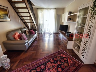 Trilocale in Vendita a Paderno Dugnano, 328'000&euro;, 119 m², con Box