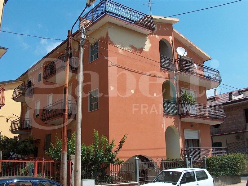 Appartamento in Vendita a Amantea, 55'000&euro;, 140 m²