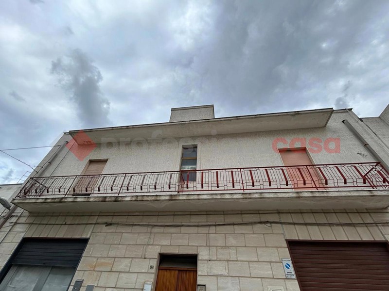 Appartamento in Vendita a Pulsano, 85'000&euro;, 145 m²