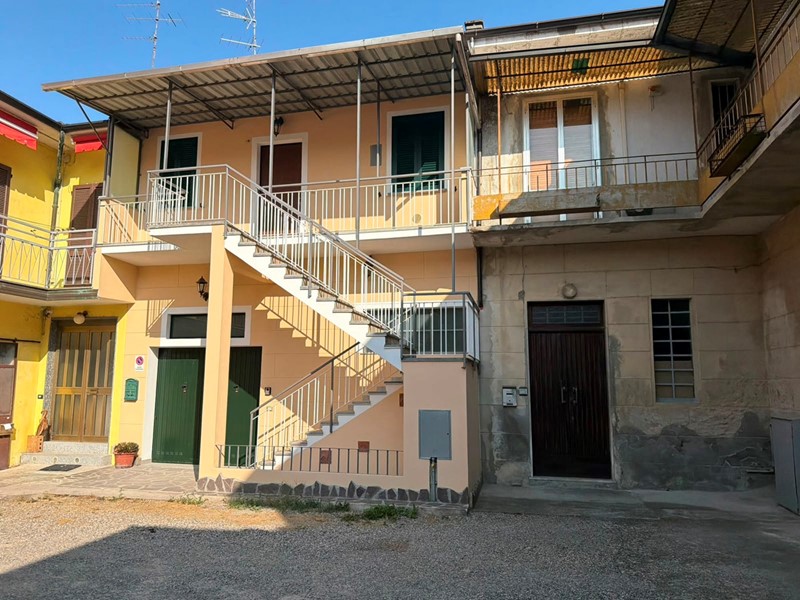 Trilocale in Vendita a Broni, 98'000&euro;, 110 m², arredato, con Box