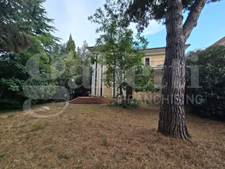 Appartamento in Vendita a Giulianova, 700'000&euro;, 480 m²