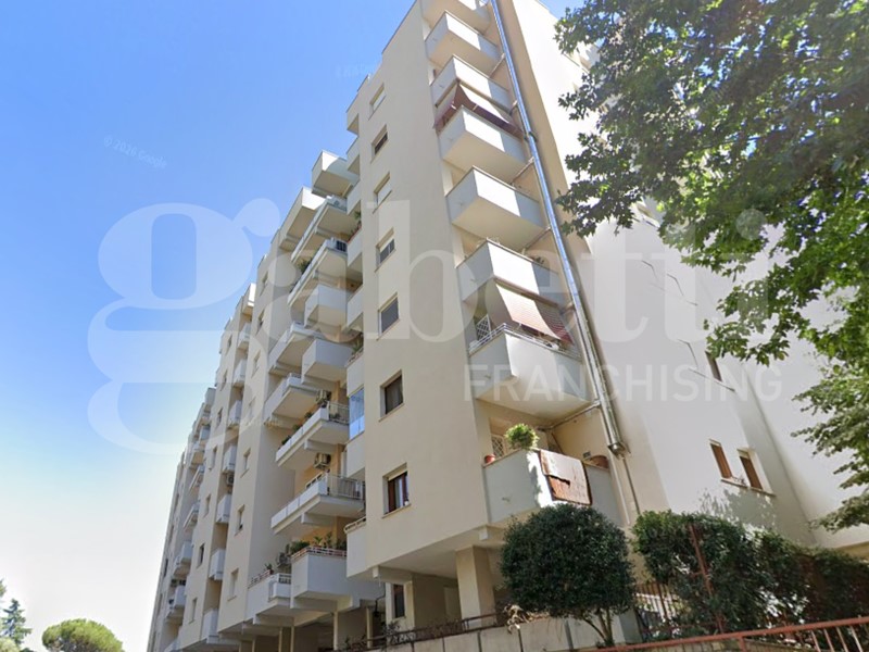 Trilocale in Vendita a Roma, 259'000&euro;, 76 m²