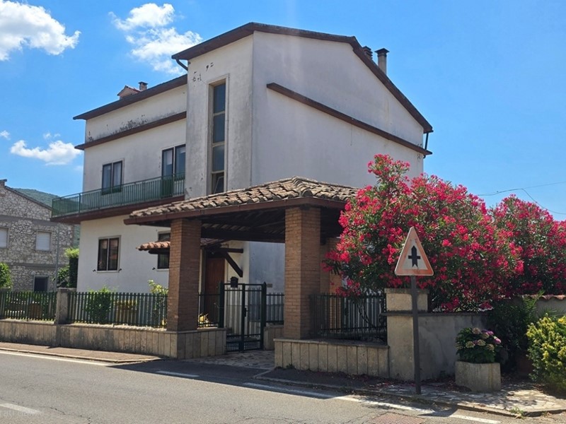 Appartamento in Vendita a Guardea, 179'000&euro;, 568 m², con Box
