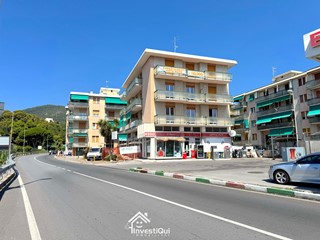 Bilocale in Vendita a Pietra Ligure, zona Zona Stazione, 240'000&euro;, 55 m²