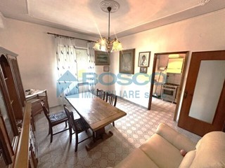 Quadrilocale in Vendita a Follo, 130'000&euro;, 100 m², con Box